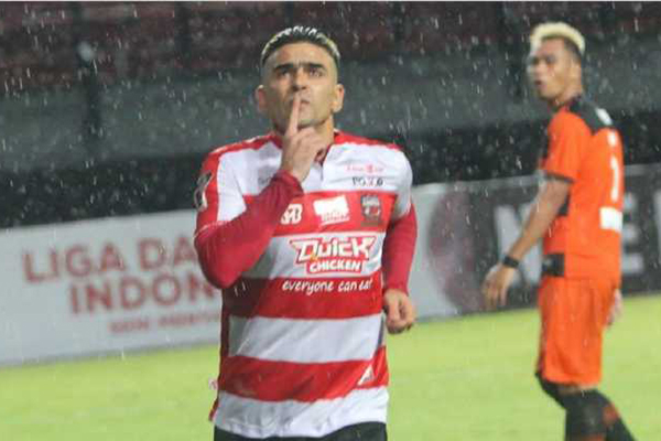 Cristian Gonzales Mulai Rintis Mendapatkan Lisensi Pelatih