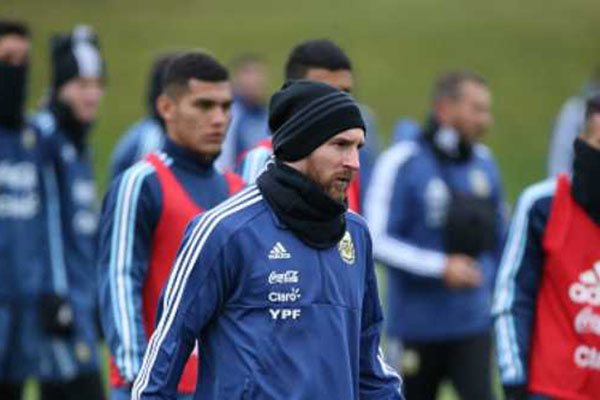 Lionel Messi Akui Tak Bisa Satu Tim Dengan Paulo Dybala